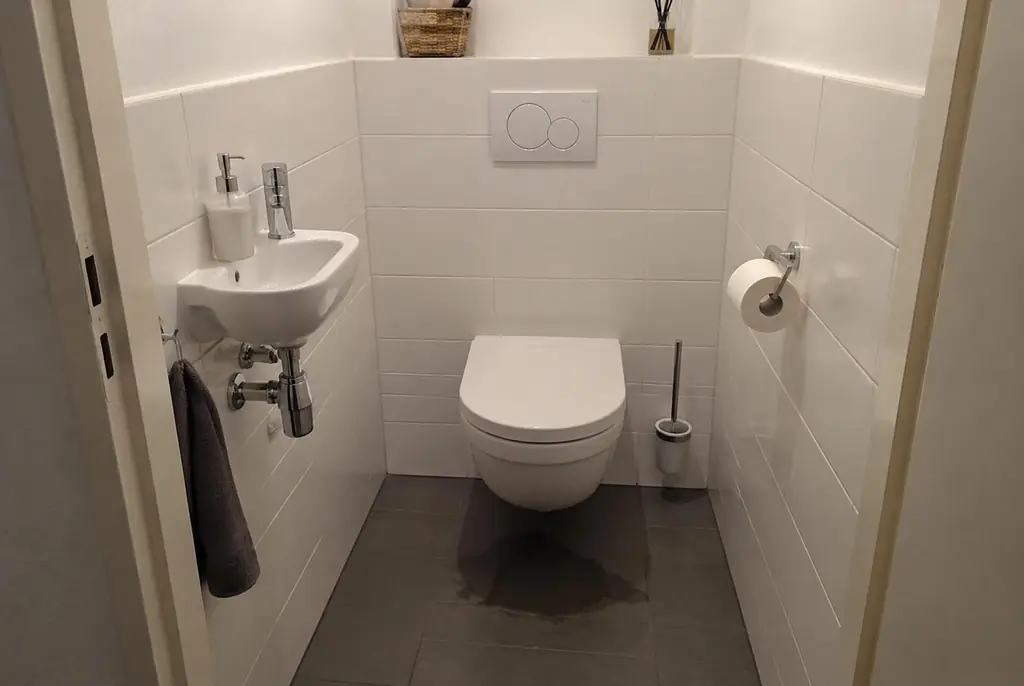 Lekdetectie Pijnacker – natte vloer bij een toilet